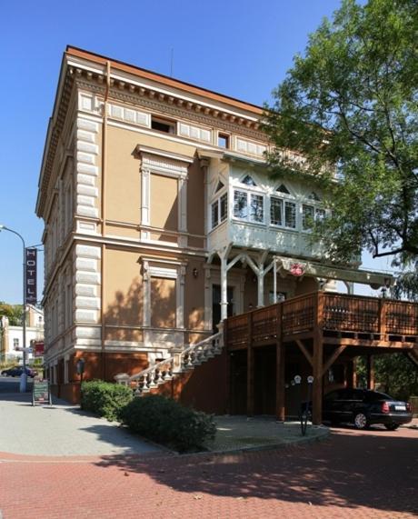 Hotel Mertin Chomutov Kültér fotó