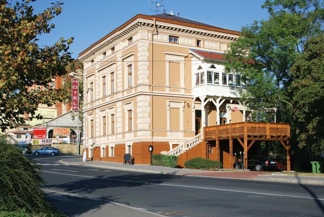 Hotel Mertin Chomutov Kültér fotó