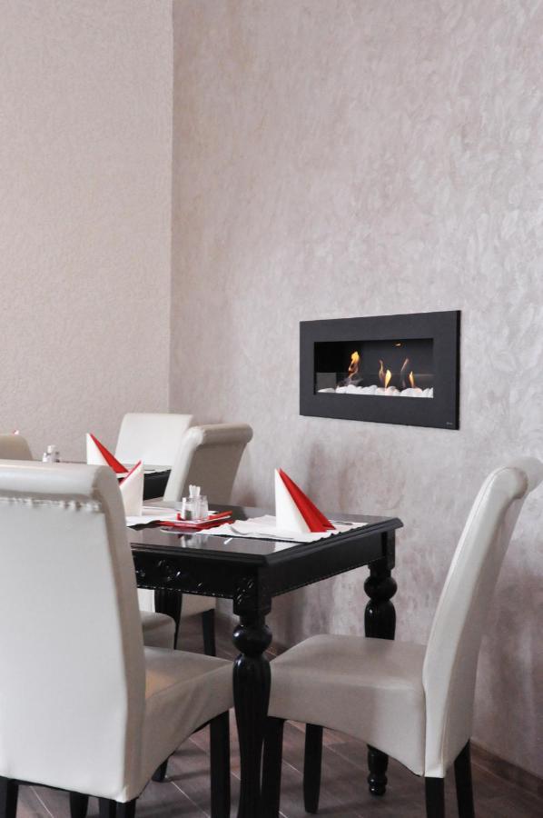Hotel Mertin Chomutov Kültér fotó