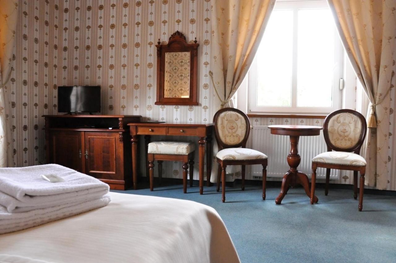 Hotel Mertin Chomutov Kültér fotó