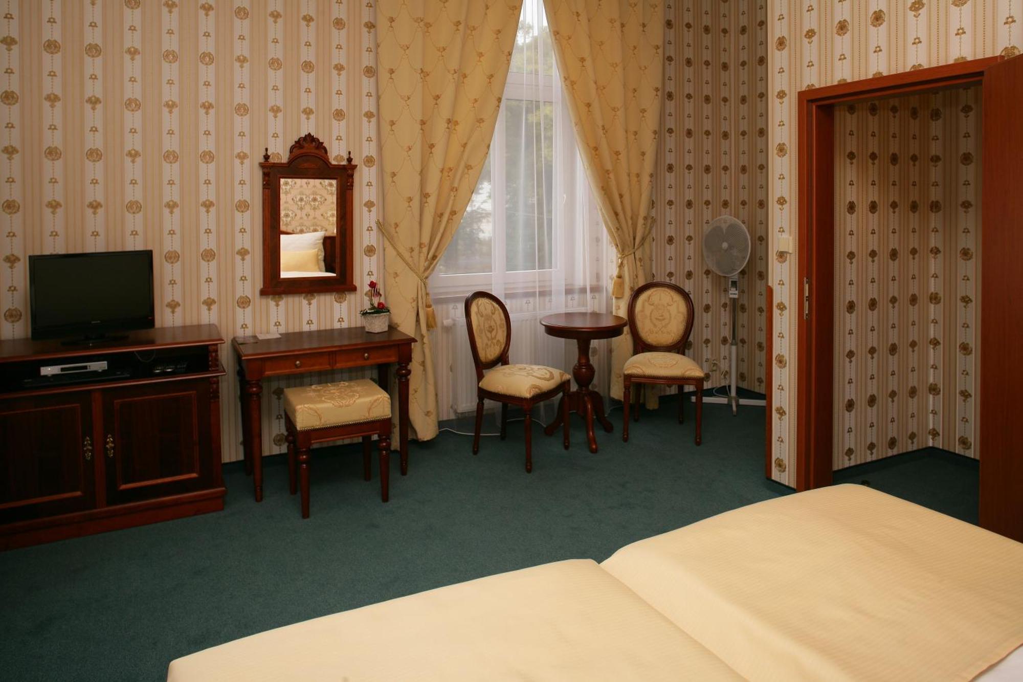 Hotel Mertin Chomutov Kültér fotó