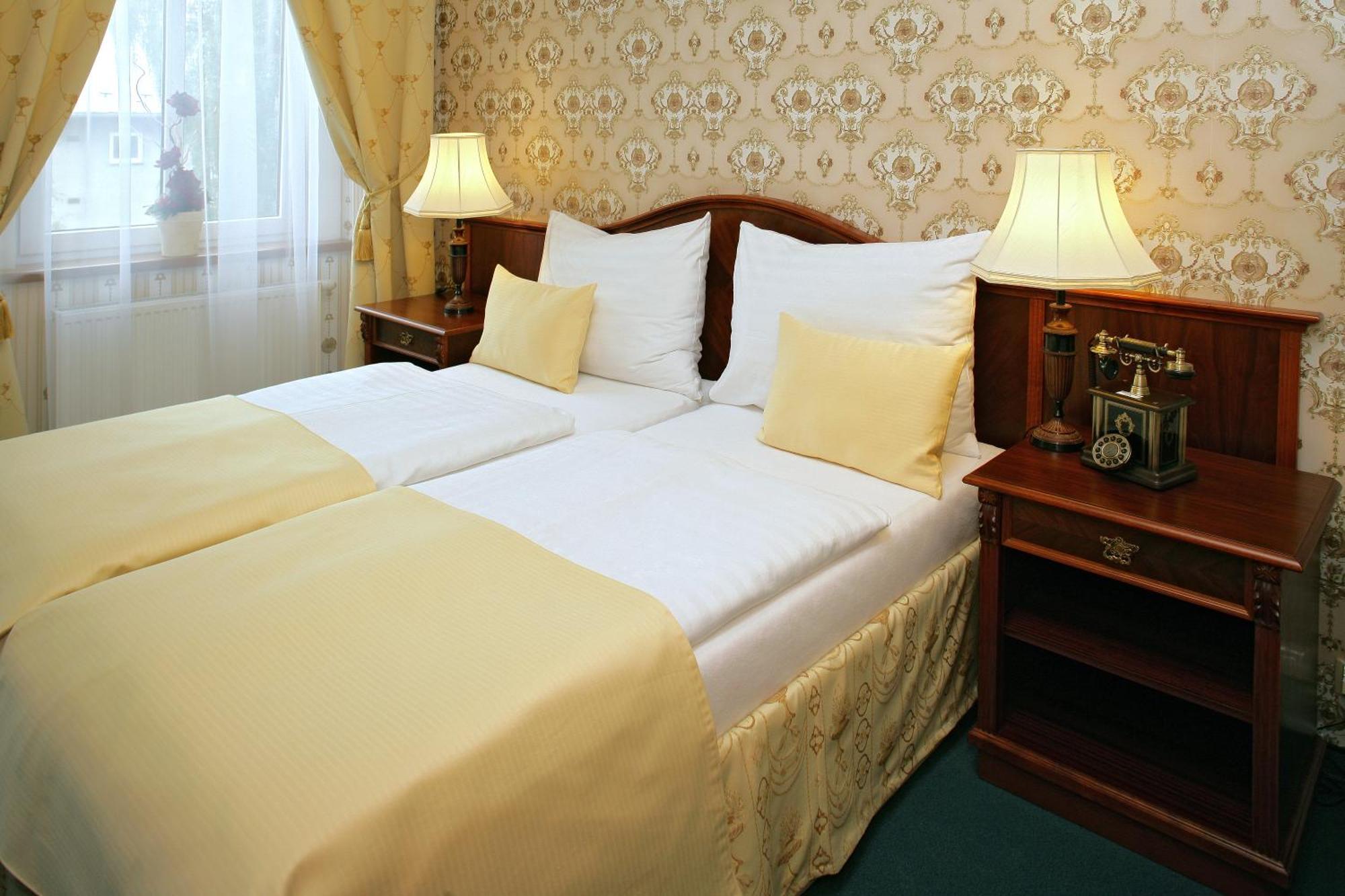 Hotel Mertin Chomutov Kültér fotó