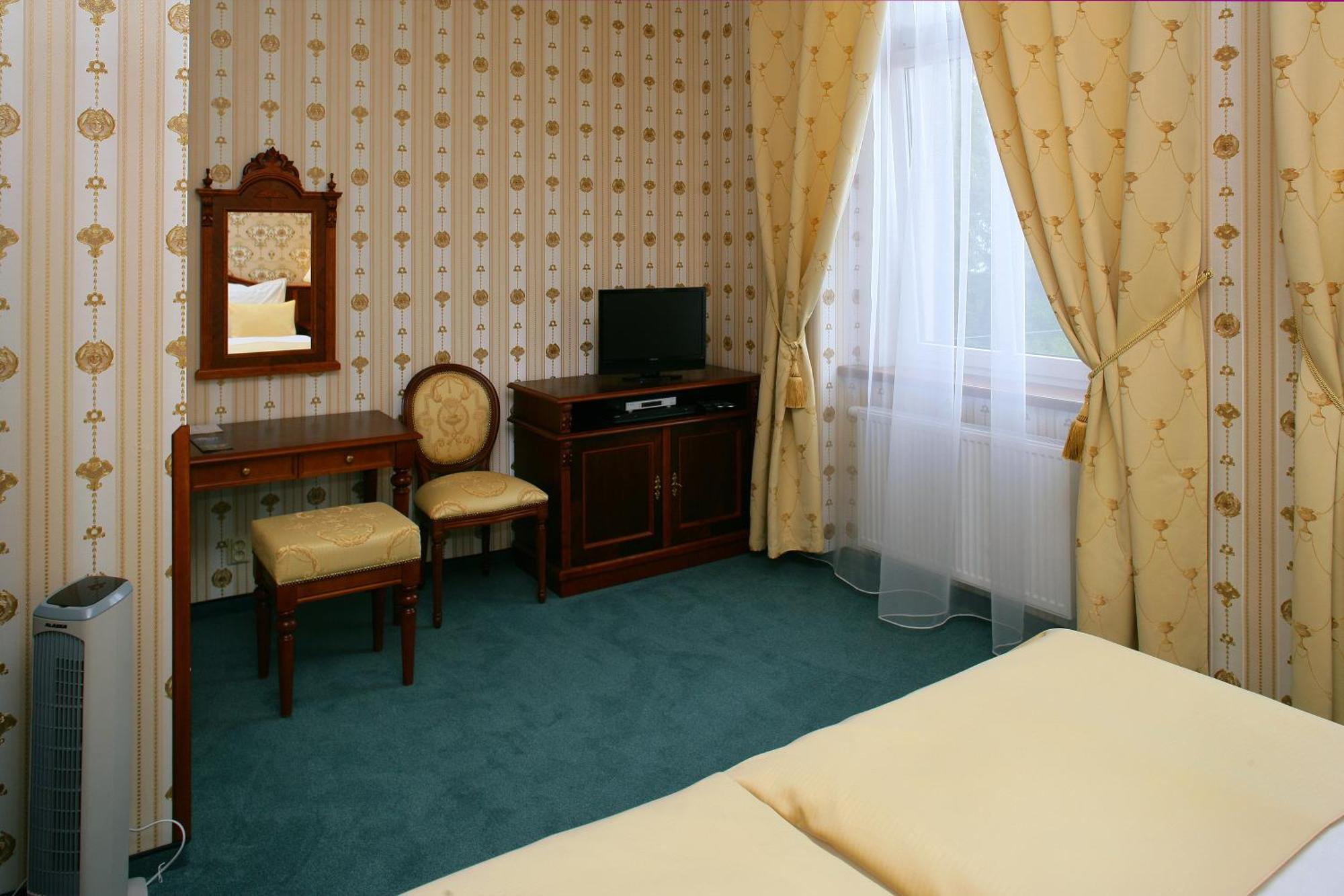 Hotel Mertin Chomutov Kültér fotó