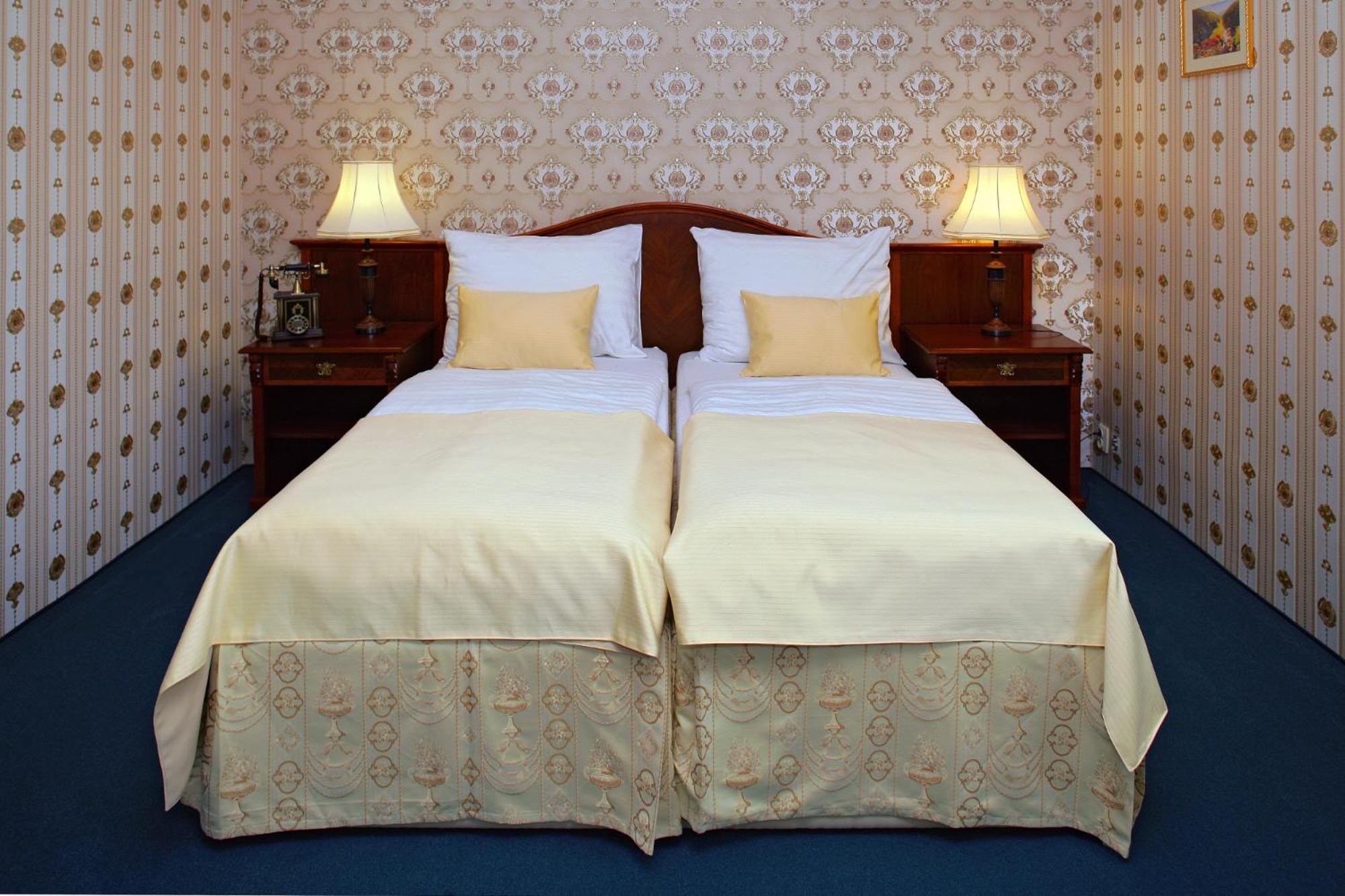 Hotel Mertin Chomutov Kültér fotó